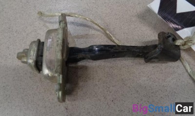 Ограничитель двери передней правой от Kia Shuma 2001-2004 - купить Городке 2