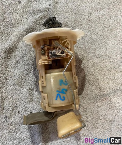 Насос топливный Nissan Sunny 15 - купить Городке 2