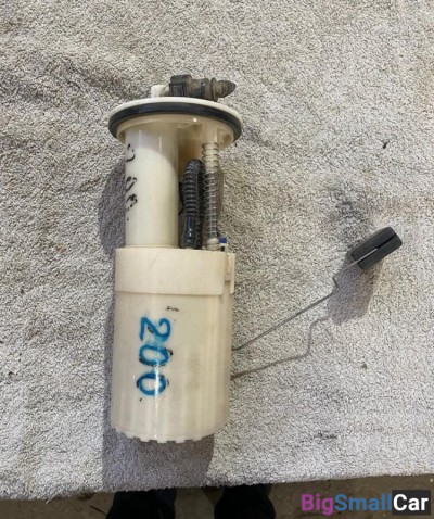 Насос топливный Митсубиси Миника Mitsubishi Minica - купить Городке 2