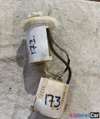 Насос топливный Toyota auris - купить Городке 2